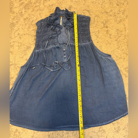 Free People Blue Smocked Boho Blouse Size Large Flowy Peasant Top - Picture 6 of 10